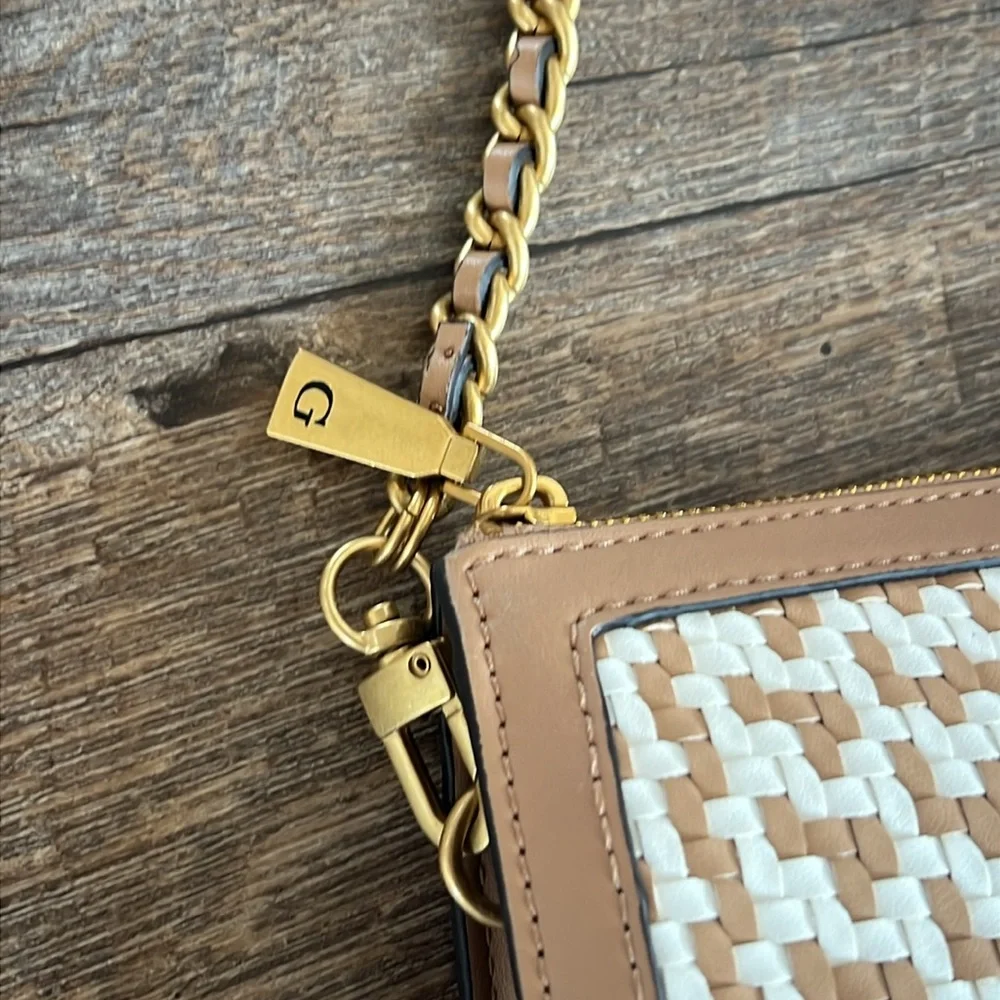 Women's multi-compartment shoulder bag Guess with bag charms - Picture 6 of 16
